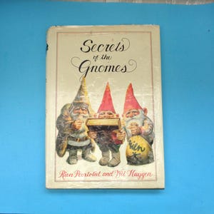 洋書 Secrets of the Gnomes - Rien Poortvliet 51u3KIy2R7L._AC_SY200_QL15_.jpg