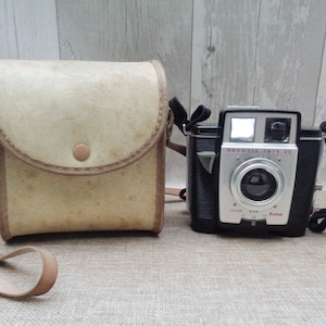 Vintage 1960s Kodak Brownie Twin 20 Camera and Case - Untested