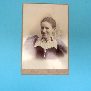 Antyczna edwardiańska karta gabinetowa z lat 1900./fotografia portretowa CDV