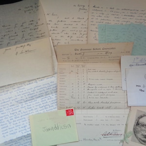 Lote mixto de cartas antiguas manuscritas y efímeras