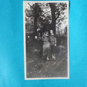 Vintage 1930er Jahre Schwarz Weiß Fotografie - Sisters