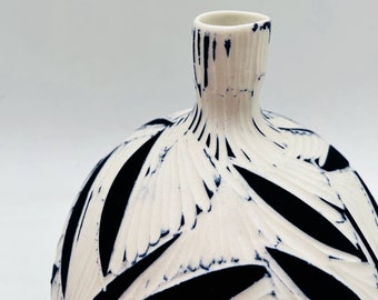 Sgraffito Vase, Modern Vase, Handmade Vase, Ceramic Decor, White Black Vase, Porcelain Vase, Ceramic Vase, Bottle Vase, Small Vase, Unique