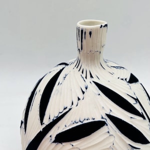 Sgraffito Vase, Modern Vase, Handmade Vase, Ceramic Decor, White Black Vase, Porcelain Vase, Ceramic Vase, Bottle Vase, Small Vase, Unique
