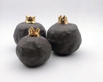 Pomegranate Set, Sculpture Decor, Ceramic Art, Judaica, Shelf Decor, Ceramic Fruit, Black Ceramic Decor, Unique Vase, Rosh Hashana, Modern