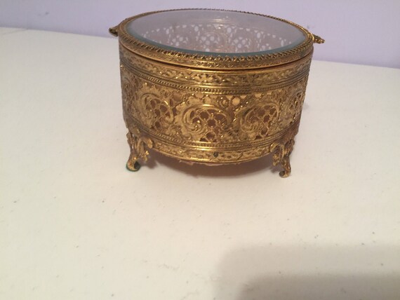 Vintage filigree ormolu oval jewelry box - image 3