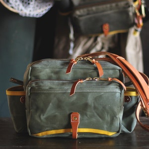 Borsa da pesca a mosca in tela cerata e pelle con fessura per rete montata frontalmente e cinturino in stile nassa - Oliva