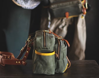 ワックスキャンバスとレザー製のフライフィッシングバッグ。前面に
