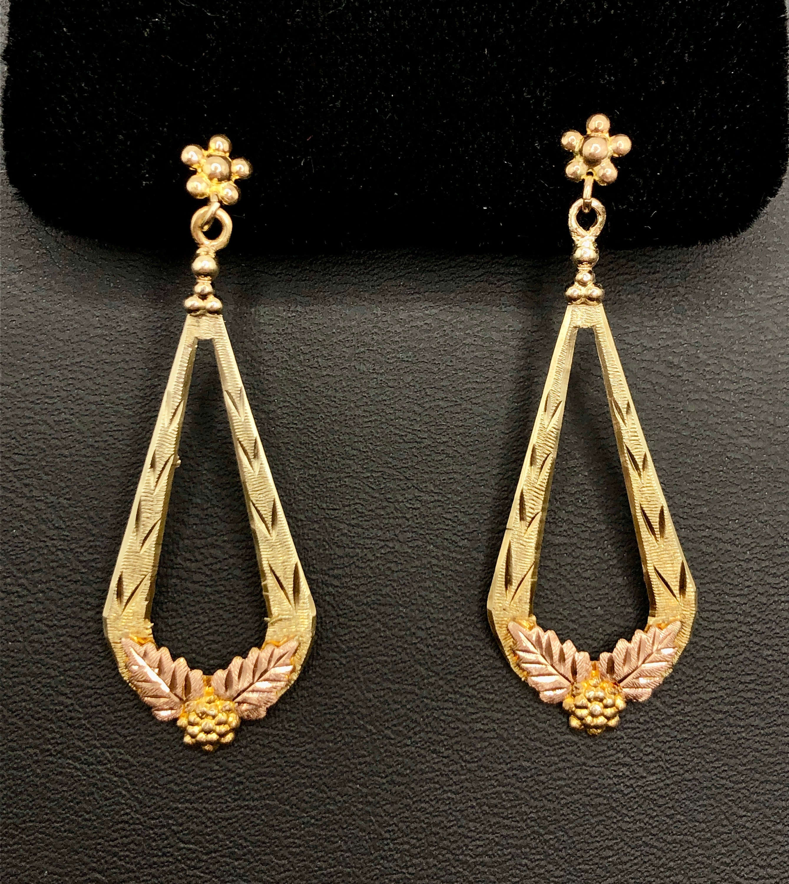 Vintage JCO Landstrom 10K Black Hills Gold Teardrop shaped Dangle
