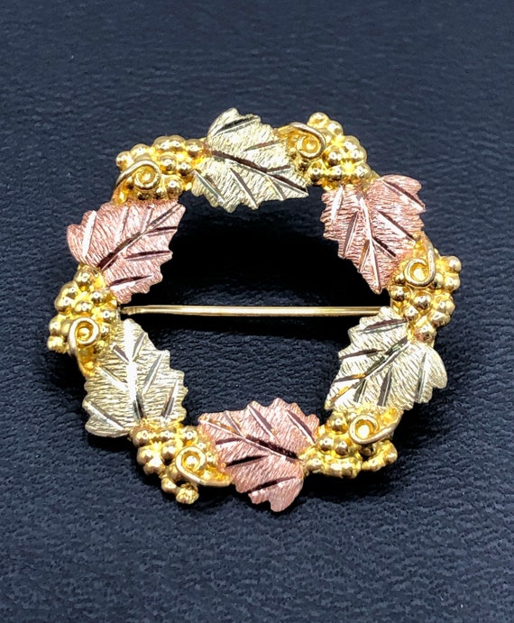 10K Black Hills Gold Grape Vine Wreath Pin - Land… - image 1