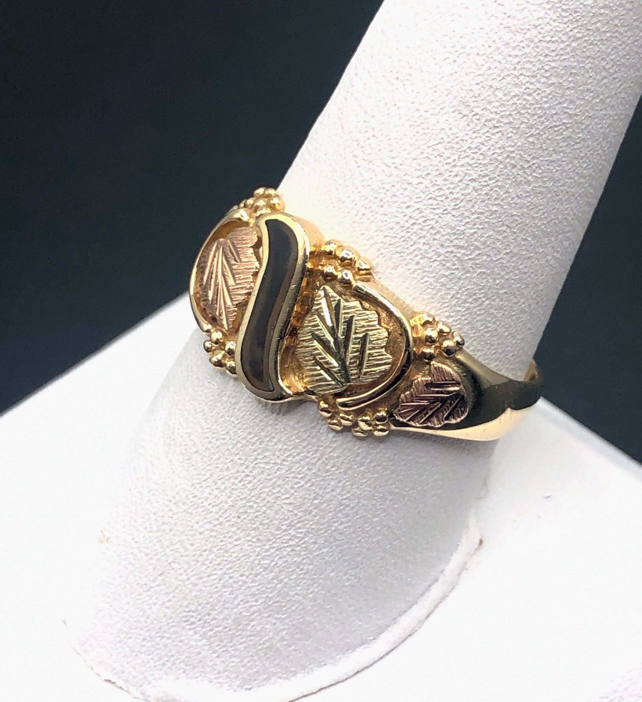 Vintage South Dakota Gold Company 10K Black Hills Gold Ring