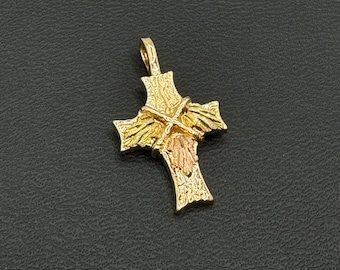 Colgante de cruz vintage de oro de 10 quilates de Black Hills