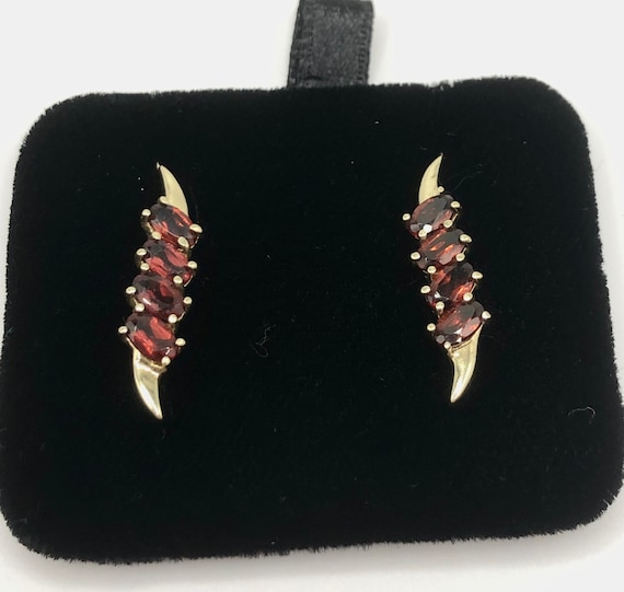 Vintage 14K Gold and Garnet Dangle Earrings - image 1