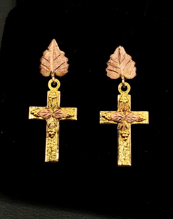 Lovely Vintage JCO Stamped 12K 10K Black Hills Gold Dangle Cross