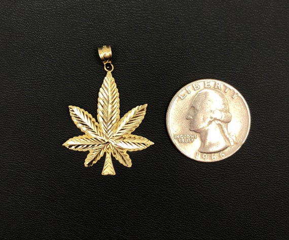 10K Gold Marijuana Leaf Pendant - Cannabis - Vint… - image 4
