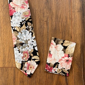 Floral tie-Flower Tie-Skinny Tie-Suit and Tie-Ties-Necktie- Tie and Pocket square-Skinny Ties-Free Shipping-Black Tie
