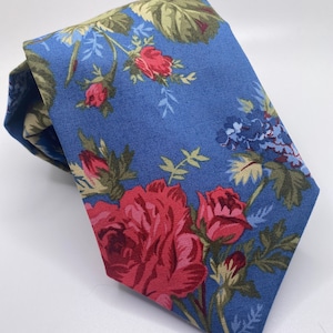 Blumenkrawatte-Rosenkrawatte-Rosenkrawatte-Rosen-Blaue und rote Rosen-Rote Rosenkrawatte-Kostenloser Versand-Schiffe kostenlos-Blumenkrawatte und Einstecktuch