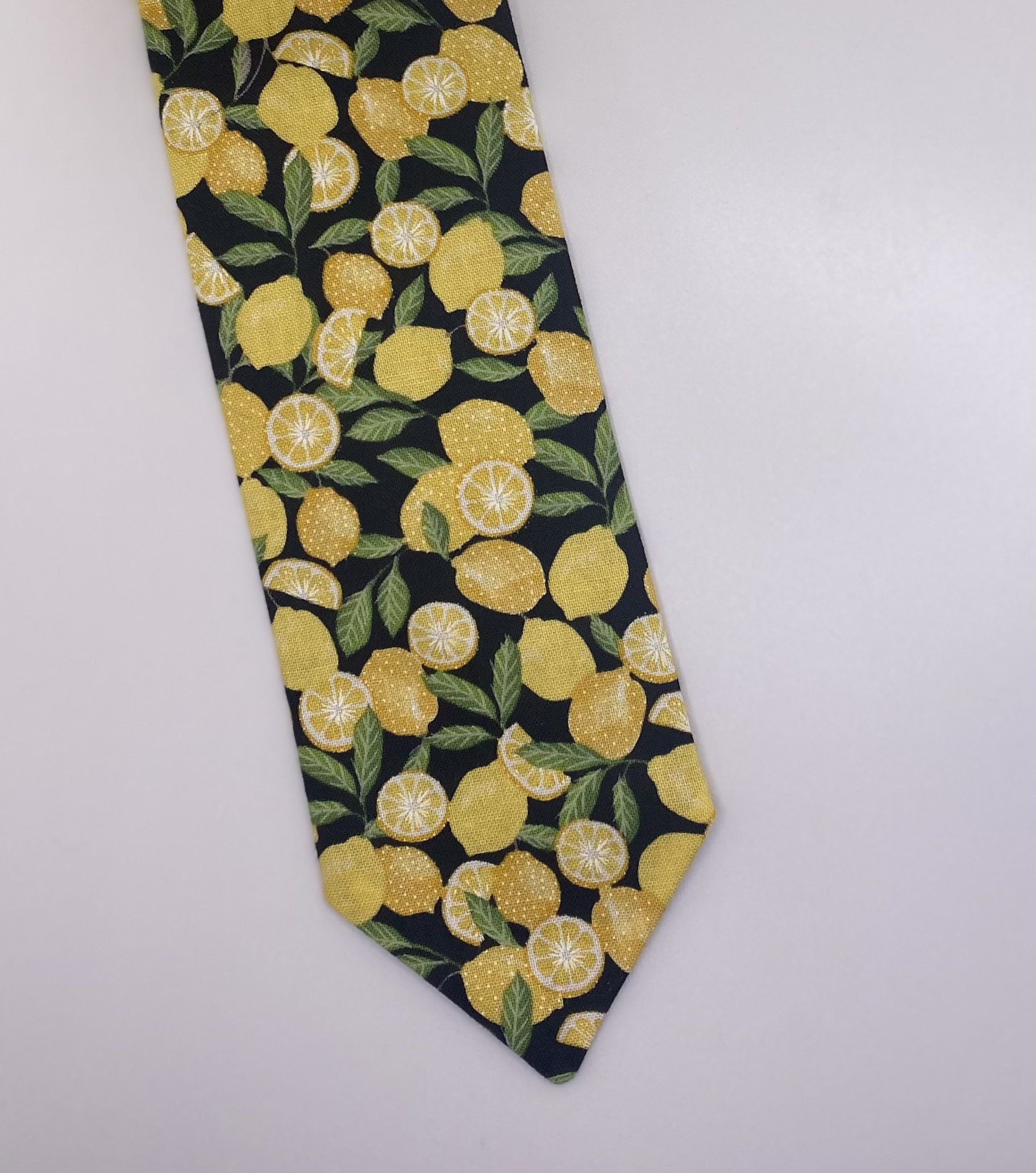 lemon print tie