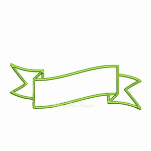 Puede incluir: Una pancarta bordada verde con un centro blanco, ideal para agregar texto o diseños. La pancarta tiene un centro rectangular con extremos puntiagudos, perfecta para proyectos de manualidades o diseños digitales.