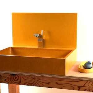 QO Design , Lavabo Big Yellow à dosseret en maïs profond jaune