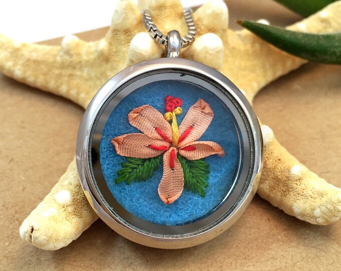 Hibiscus Necklace Floral Necklace Embroidered Necklace Etsy