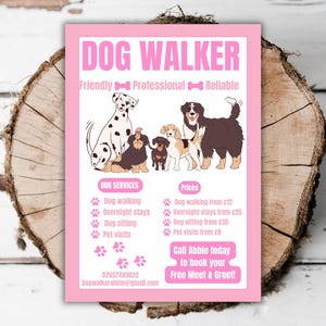 Könnte beinhalten: Rosa Flyer mit der Aufschrift "DOG WALKER" und Illustrationen verschiedener Hunderassen. Er listet Dienstleistungen wie Gassi gehen, Übernachtungen, Hundebetreuung und Tierbesuche auf. Kontaktinformationen für ein kostenloses Kennenlernen.