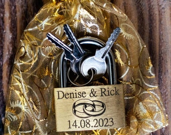 Brass love lock incl. engraving + organza bag (lock with ring symbol, name and date, personalized gift, graved)