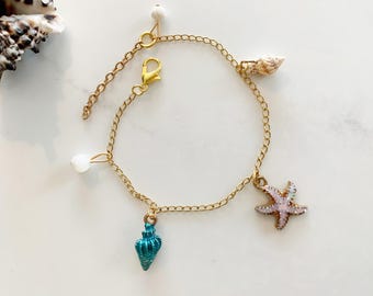 Gold Strand Bettelarmband, Edelstahl Kettenarmband, Muschelanhänger, Perlen, Meeresliebhaber, verstellbares Beachy Armband, hypoallergen