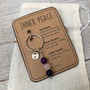 Llavero de cristal, paz interior, llavero personalizado de piedra preciosa natural, dije inicial, accesorios para coche y bolso, personalizado, regalo significativo, calma. imagen 4