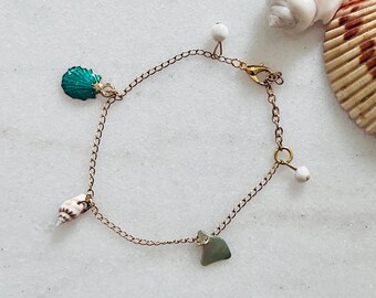 Gold Strand Bettelarmband, Edelstahl Kettenarmband, Süßwasserperlen, Muschelanhänger, Ozeanliebhaber, verstellbares Beachy Armband