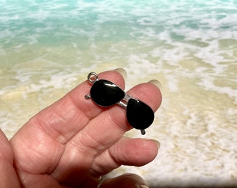 Sunglass Charms, Black Enamel Sunglasses, Beach Vacation Charms, Eye glass charm, 11x32mm, (SP0118246P)
