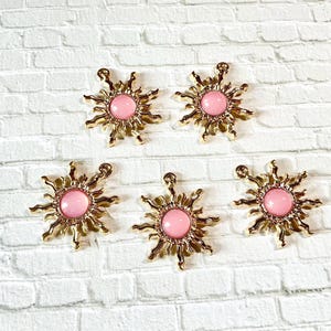 Sun Charms - Light weight gold tone and acrylic sun charm pendants - Bulk Gold Sun Charms - Sun Charm Pendants - Beach Charms (SP877021)