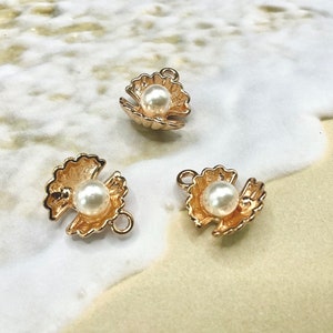 Light Gold Clam Shell Charms with Imitation Pearl, 12x15mm, (SPN0118)