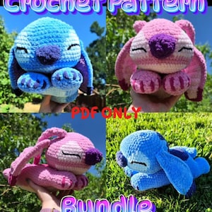 Könnte beinhalten: Ein Häkelmuster-Paket mit vier Bildern von Plüschtieren. Zwei sind blau mit dunkelblauen Nasen und Ohren, zwei sind rosa mit violetten Nasen und Ohren. Alle haben geschlossene Augen und lange Ohren. Der Text lautet Crochet Pattern und PDF ONLY Bundle.