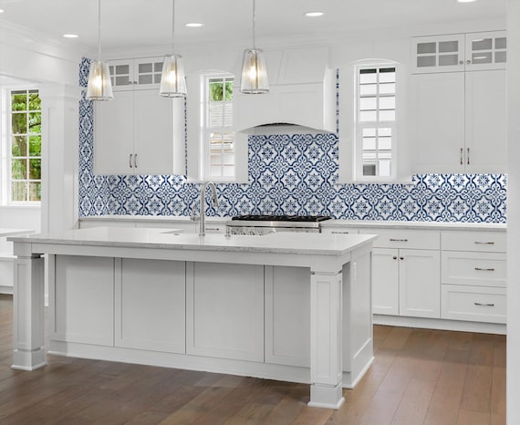 backsplash blue and white