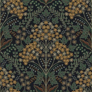Könnte beinhalten: Ein nahtloses Muster mit einem dunklen Hintergrund und komplizierten floralen Designs in Grün-, Braun- und Gelbtönen. Das Muster erinnert an traditionelle Tapeten oder Stoffe.
