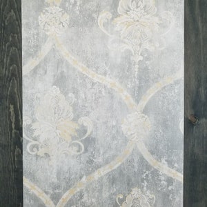 Grå och krämfärgad väderbiten designertapet i lantlig stil, modern damask, MH36506