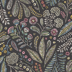 Könnte beinhalten: Ein nahtloses Muster mit einer Vielzahl von stilisierten floralen und Blattdesigns in den Farben Rosa, Gelb, Blau und Grün auf einem dunkelgrauen Hintergrund.