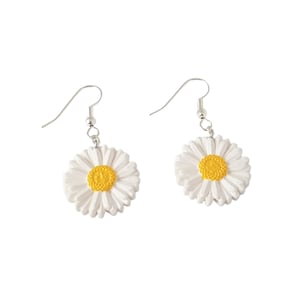 White Daisy Earrings, Flowers Earrings, Gift for Her, Gifts for Mom, Cute Earrings, Easter Earrings,