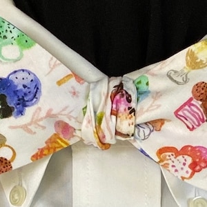 ICE CREAM SUNDAE: Bridgetown Bow Tie - Yummy ice cream cones, sundaes, sandwiches and popsicles in bright pastels on a white background.