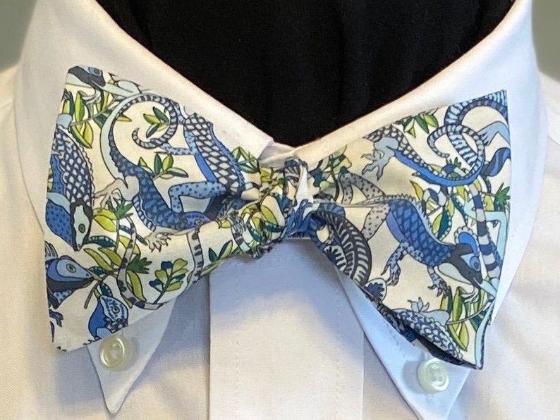 handmade Blue and green lizards on white background! self tie LEAPIN/' LIZARDS Bow Tie: Liberty of London cotton for the well-dressed