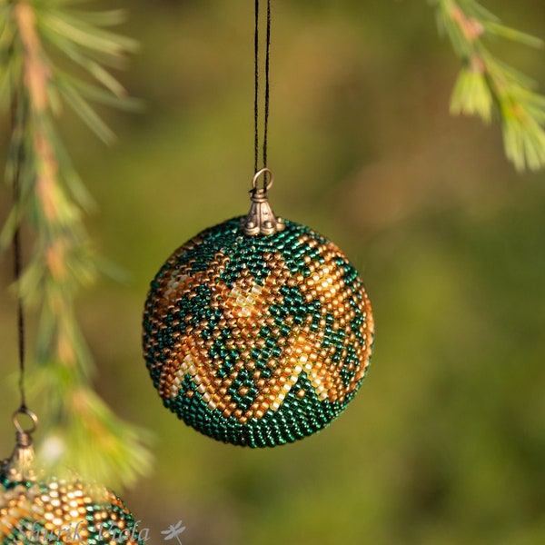 Boule de Noël en perles de rocaille