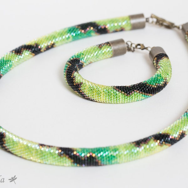 Parure en perles de rocaille "Serpent vert"