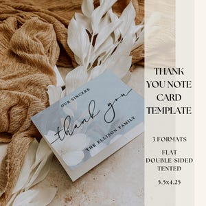 Modèle modifiable de carte de remerciement pour les funérailles | Message d'appréciation commémoratif floral bleu-foncé de lis | Bricolage, sympathie, deuil, note à distribuer