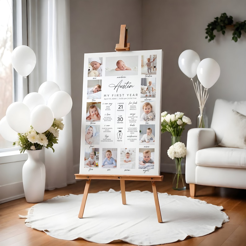 Pu&ograve; includere: Un cavalletto bianco che mostra un collage di foto personalizzato per il primo anno di un bambino di nome Austin. Il collage presenta foto del bambino a diverse et&agrave;, insieme a traguardi e dettagli sul primo anno del bambino. Il cavalletto &egrave; circondato da palloncini bianchi e fiori.