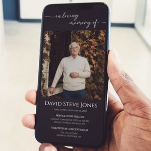 Puede incluir: Una tarjeta de memoria digital en blanco y negro con una foto de un hombre frente a una pared de ladrillo con hiedra. El texto dice "in loving memory of David Steve Jones April 17, 1965 - February 10, 2023 Service to be held at Sunday, February 12, 2023 at 1:00 PM Local Church Address NY Followed by a reception at The Local Park Address, Newyork, NY"
