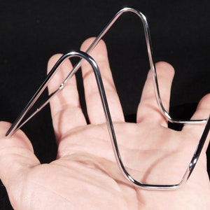 Espositore da cavalletto in metallo di piccole dimensioni, colore cromo/argento