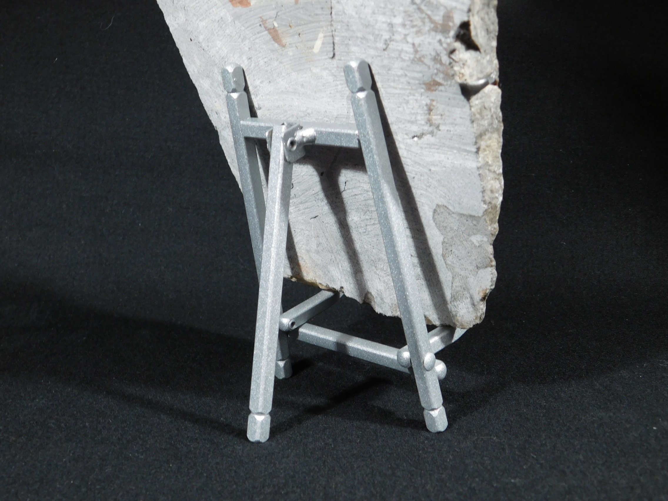 イーゼルディスプレイスタンド 折りたたみ式 シルバーメタル 中型