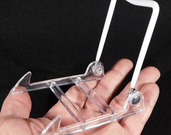 Stojak ekspozycyjny na sztalugę, mały, regulowany, z białym tyłem i przezroczystą podstawą