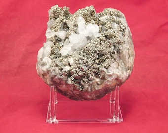 ¡Grande! Racimo de cristales de pirita drusa con cristales de calcita fluorescentes, México, 949 g.