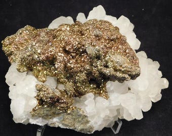 ¡Más grande! Grupo de cristales de MARCASITA con cristales de calcita fluorescentes, México, 682 g.